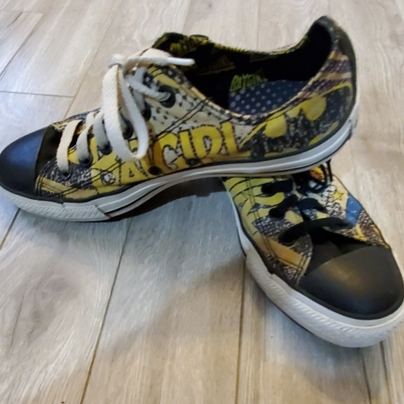 batgirl converse
